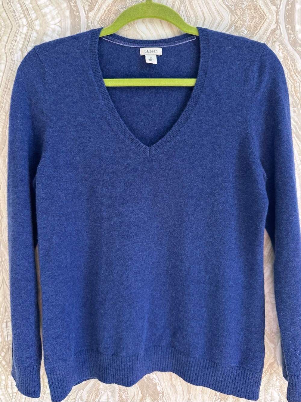 LL BEAN womens M Petite 100% Cashmere SWEATER V-neck Blue Classic Luxury MP